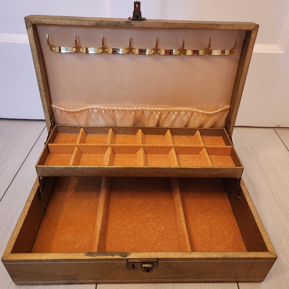 ✨️Vintage Golden MELE 60's Jewelry Box✨️ - Picture 3 of 6